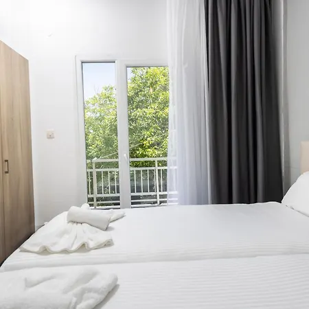 Jenny, Отель Сиври