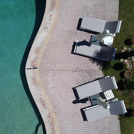 Jenny, Отель 3*