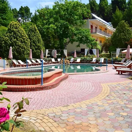 Jenny, Отель 3*