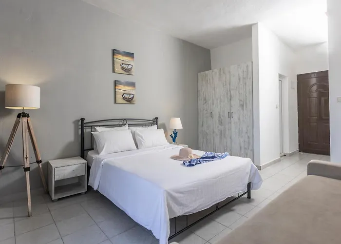 Hotel Jenny, Siviri