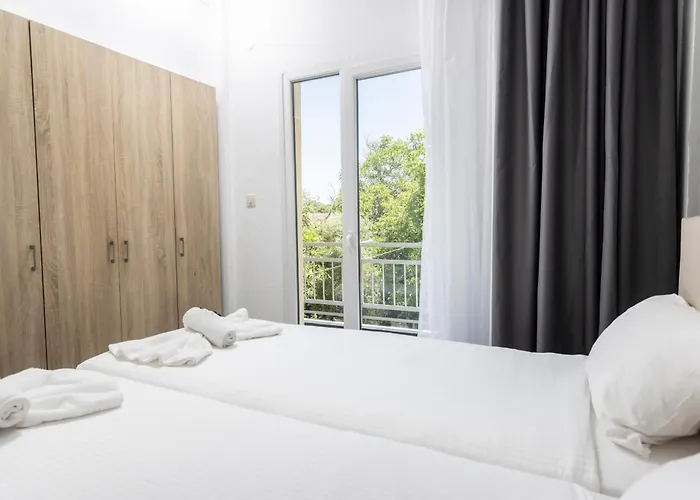 Hotel Jenny, Siviri