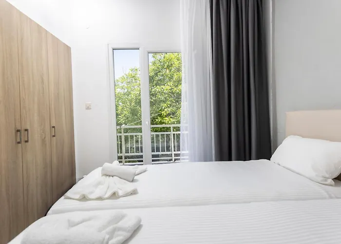 Jenny, Hotel Siviri