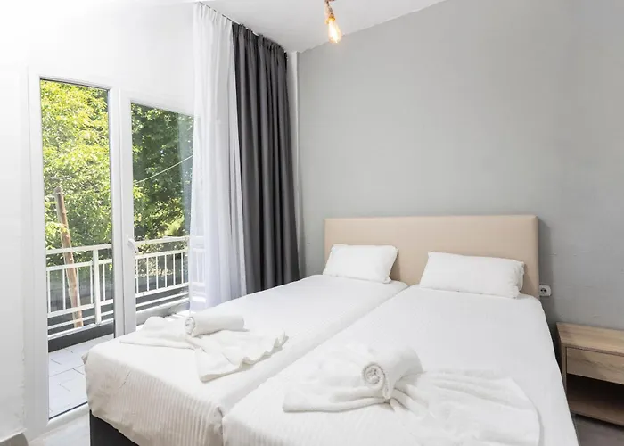 Hotel Jenny, Siviri