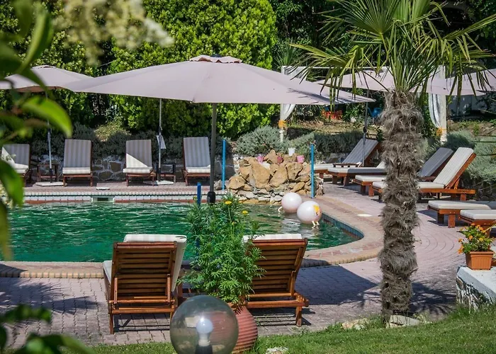 Hotel Jenny, Siviri