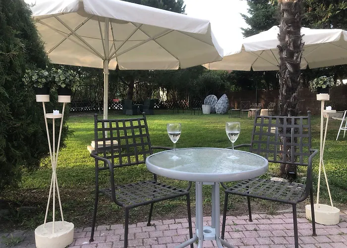 Hotel Jenny, Siviri