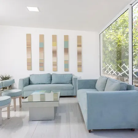 Jenny, Отель Сиври