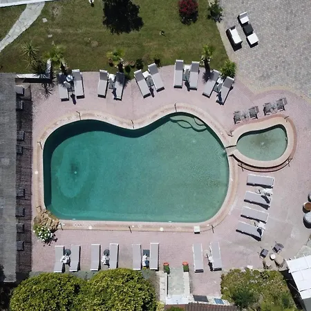 Jenny, Hotel 3*