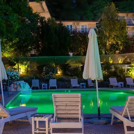 Hotel Jenny, Siviri