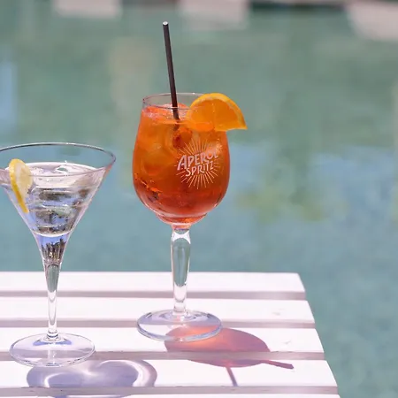 Hotel Jenny, Siviri