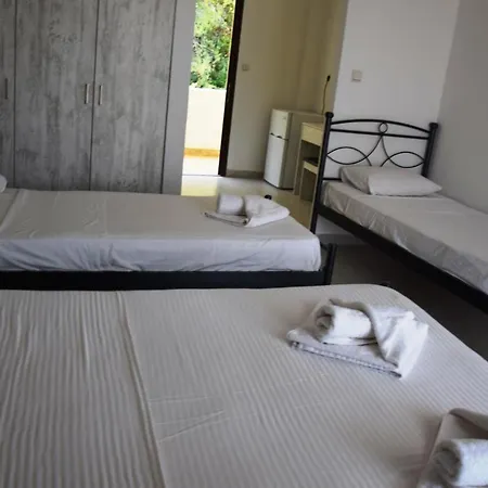Hotel Jenny, Siviri
