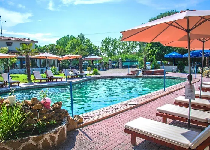 Jenny, Ξενοδοχείο